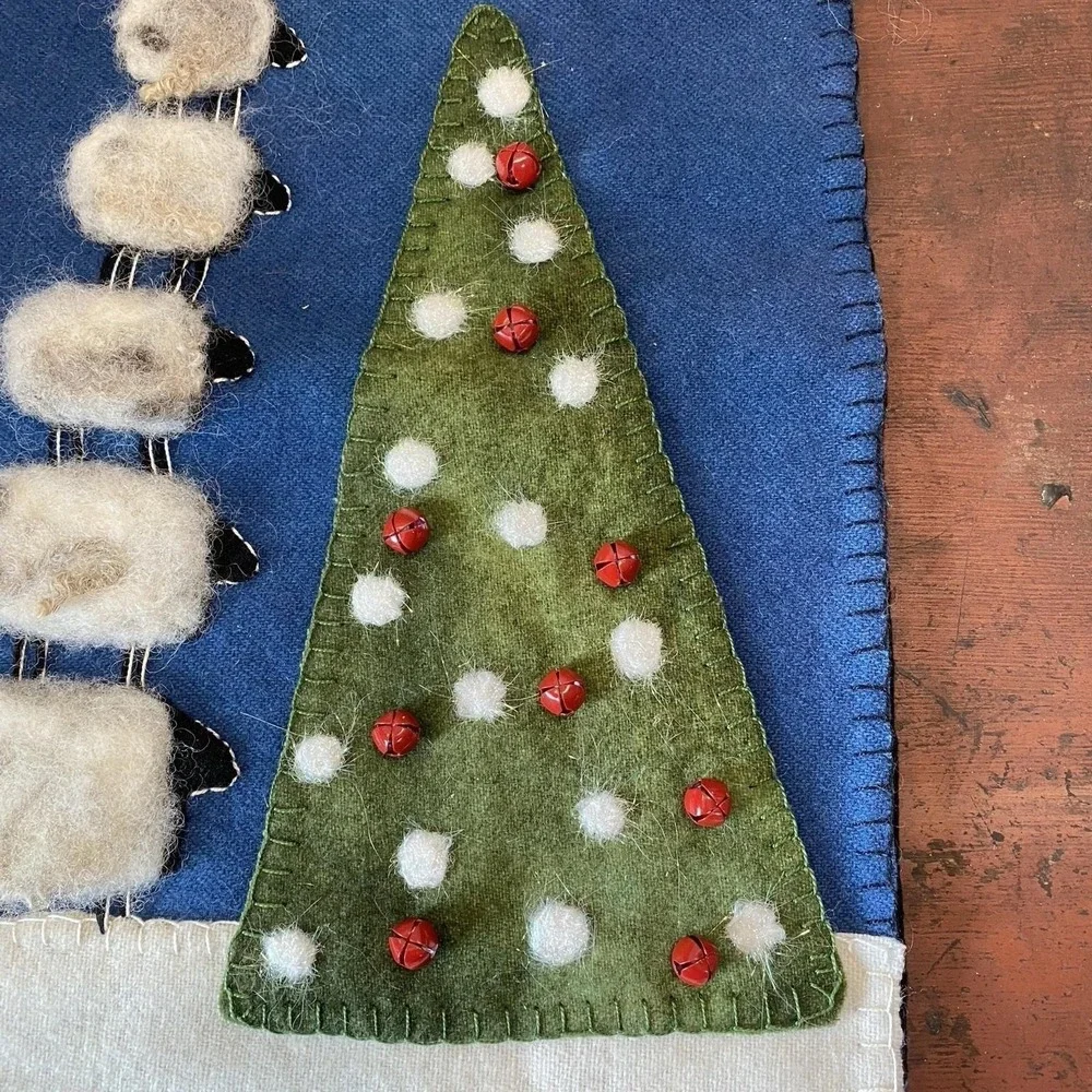 Primitive Christmas PEACE‎ ON EARTH SHEEP Table Runner Mat Doily 17.5